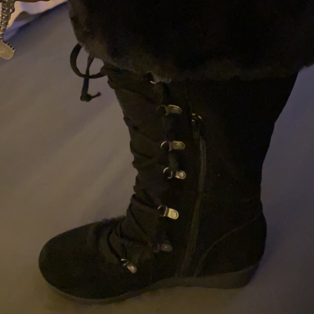 Boots - Picture 4 of 8